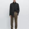 Pantalones de corte ajustado con microtextura Pantalones de corte ajustado con microtextura