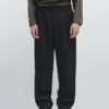 Pantalones de corte holgado en mezcla de lana con pinzas Pantalones de corte holgado en mezcla de lana con pinzas