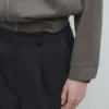 Pantalones de corte holgado en mezcla de lana con pinzas Pantalones de corte holgado en mezcla de lana con pinzas