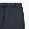 Pantalones de corte holgado en mezcla de lana con pinzas Pantalones de corte holgado en mezcla de lana con pinzas