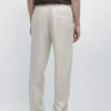 Pantalones de lino ligeros con detalle en espiga Pantalones de lino ligeros con detalle en espiga