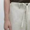 Pantalones de lino ligeros con detalle en espiga Pantalones de lino ligeros con detalle en espiga