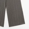 Pantalones de pierna ancha con detalles a rayas Pantalones de pierna ancha con detalles a rayas