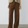 Pantalones de pierna ancha de piel de ante con bolsillos Pantalones de pierna ancha de piel de ante con bolsillos