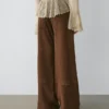 Pantalones de pierna ancha de piel de ante con bolsillos Pantalones de pierna ancha de piel de ante con bolsillos