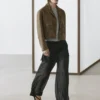 Pantalones de seda fluidos en contraste Pantalones de seda fluidos en contraste