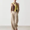 Pantalones de talle alto y corte holgado Pantalones de talle alto y corte holgado