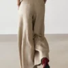 Pantalones de talle alto y corte holgado Pantalones de talle alto y corte holgado