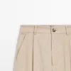 Pantalones de talle alto y corte holgado Pantalones de talle alto y corte holgado