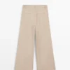 Pantalones de talle alto y corte holgado Pantalones de talle alto y corte holgado
