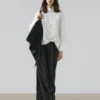 Pantalones fluidos con detalles plisados Pantalones fluidos con detalles plisados