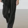 Pantalones fluidos con detalles plisados Pantalones fluidos con detalles plisados