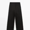 Pantalones fluidos con detalles plisados Pantalones fluidos con detalles plisados