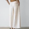 Pantalones fluidos con dobladillos Pantalones fluidos con dobladillos