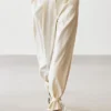 Pantalones fluidos de corte recto