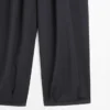 Pantalones plisados de pierna ancha y voluminosa Pantalones plisados de pierna ancha y voluminosa
