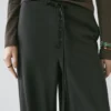 Pantalones sarouel de lana con detalle de lazo Pantalones sarouel de lana con detalle de lazo