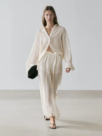 Pantalones sarouel fluidos con detalle plisado