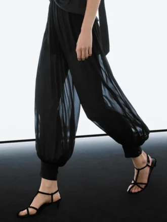 Pantalones sarouel semitransparentes con detalles de botones