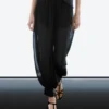 Pantalones sarouel semitransparentes con detalles de botones Pantalones sarouel semitransparentes con detalles de botones