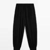 Pantalones sarouel semitransparentes con detalles de botones Pantalones sarouel semitransparentes con detalles de botones