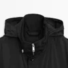 Parka con capucha y detalles de tela Parka con capucha y detalles de tela