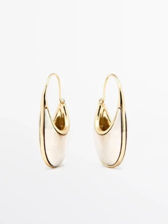 Pendientes de aro en contraste