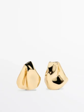Pendientes medianos con pliegues Pendientes medianos con pliegues