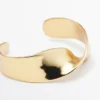 Pulsera ancha con textura Pulsera ancha con textura