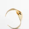 Pulsera ancha con textura Pulsera ancha con textura