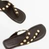 Sandalias de piel serraje con tachuelas Sandalias de piel serraje con tachuelas