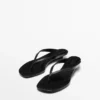 Sandalias de tacón medio con separador en la puntera Sandalias de tacón medio con separador en la puntera