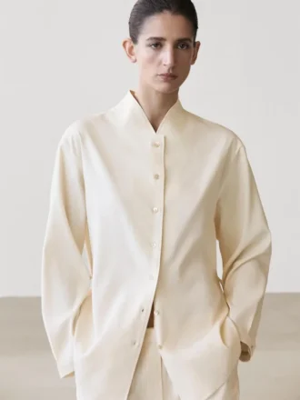 Sobrecamiseta fluida con detalle de cuello
