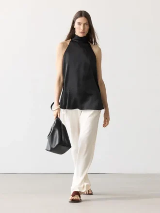 Top halter de satén con detalle de lazo