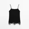 Top tipo camisola con detalle de encaje Top tipo camisola con detalle de encaje