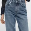 Vaqueros de talle medio y pierna recta Vaqueros de talle medio y pierna recta