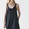 Vestido fluido acampanado con tirantes Vestido fluido acampanado con tirantes