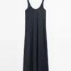 Vestido fluido acampanado con tirantes Vestido fluido acampanado con tirantes