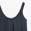 Vestido fluido acampanado con tirantes Vestido fluido acampanado con tirantes
