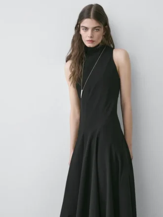 Vestido midi con cuello halter y detalle de lazo