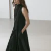 Vestido midi con cuello halter y detalle de lazo Vestido midi con cuello halter y detalle de lazo
