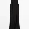 Vestido midi con cuello halter y detalle de lazo Vestido midi con cuello halter y detalle de lazo