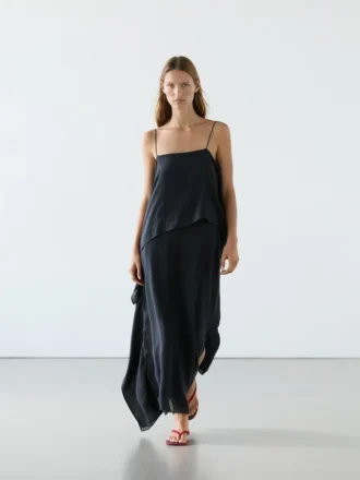 Vestido midi con detalle de volantes asimétricos