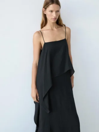 Vestido midi con detalle de volantes asimétricos