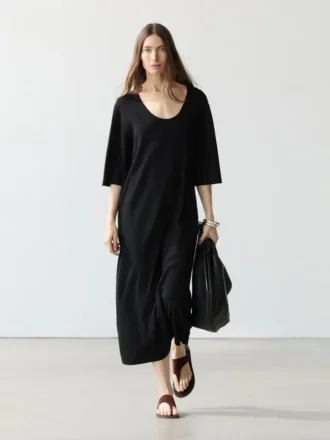 Vestido midi con detalle en las mangas Vestido midi con detalle en las mangas