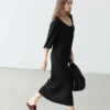 Vestido midi con detalle en las mangas Vestido midi con detalle en las mangas
