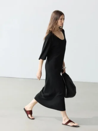Vestido midi con detalle en las mangas Vestido midi con detalle en las mangas