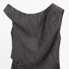Vestido midi con detalle plisado en los hombros Vestido midi con detalle plisado en los hombros
