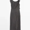 Vestido midi con detalle plisado en los hombros Vestido midi con detalle plisado en los hombros