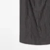 Vestido midi con detalle plisado en los hombros Vestido midi con detalle plisado en los hombros